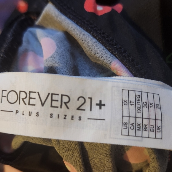 Forever 21 Plus Retro Halter Style Black and Red Cherry 1pc Swimsuit 1X - Picture 4 of 5